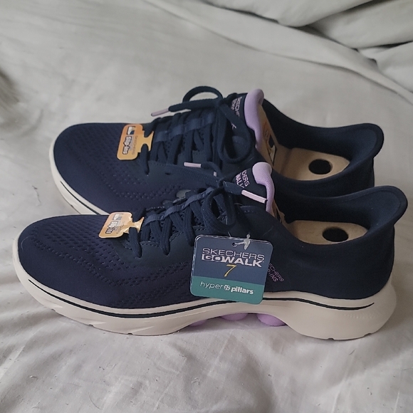 Skechers Navy and White Slip-Ins Size 10 - Picture 5 of 5